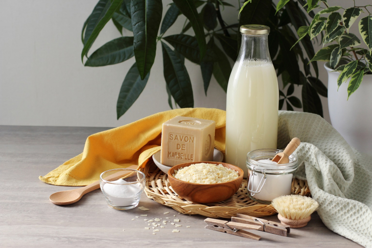 Fabriquer soi-même ses produits ménagers est vraiment rentable. (crédit : Adobe Stock)