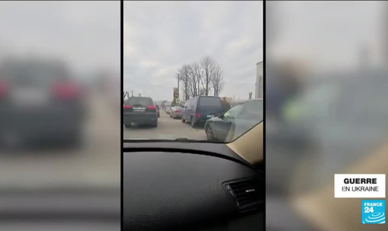 Guerre en Ukraine : entre fatigue et angoisse, les civils se cachent dans les souterrains de Kiev, ou tentent de fuir