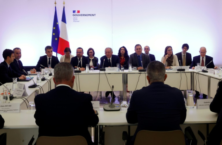 Rencontre à Paris entre les représentants des chauffeurs de taxis et le Premier ministre François Bayrou, le 24 mai 2025 ( AFP / GEOFFROY VAN DER HASSELT )