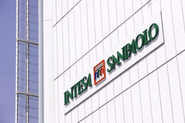 INTESA SANPAOLO ABAISSE SA PRÉVISION DE BÉNÉFICES ANNUELS FACE À SON EXPOSITION À LA RUSSIE