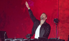 Le DJ français David Guetta en concert lors de la Fête de la musique, le 21 juin 2025 à Marseille  ( AFP / MIGUEL MEDINA )