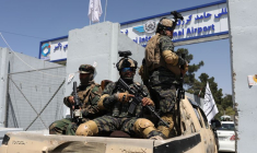 AFGHANISTAN: LES TALIBAN AUTORISENT DES ÉVACUATIONS D'ÉTRANGERS