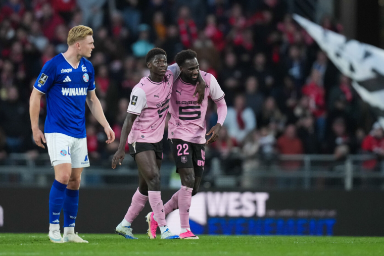Rennes écrase Strasbourg et prend la tête de la Ligue 1