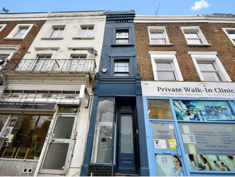 La maison la plus étroite de Londres est à vendre pour 950.000 livres soit 1,1 million. crédit photo : Winkworth Shepherd's Bush