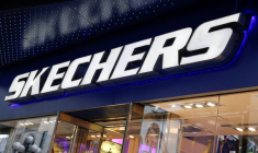 L'extérieur d'un magasin de chaussures Skechers à Times Square à New York