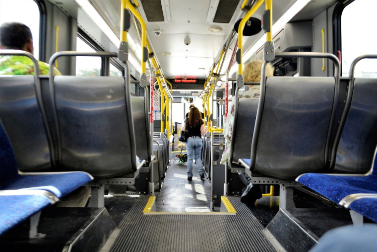 Dans certaines zones, la prise en charge de l’abonnement aux transports en commun atteint le plafond du forfait mobilités durables. (ArtisticOperations / Pixabay)