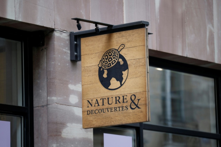 Logo de l'enseigne dédiée au bien-être, aux sciences et aux activités d'extérieur Nature & Découvertes dont Fnac Darty cherche à se séparer. Photo prise à Paris le 26 janvier 2026 ( AFP / Sebastien DUPUY )