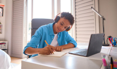 Ouvrir un contrat de capitalisation, investir dans l’immobilier ou souscrire un prêt: les options sont nombreuses pour trouver la meilleure manière d’aider financièrement vos enfants.