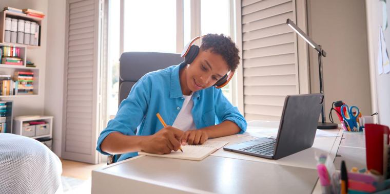Ouvrir un contrat de capitalisation, investir dans l’immobilier ou souscrire un prêt: les options sont nombreuses pour trouver la meilleure manière d’aider financièrement vos enfants.