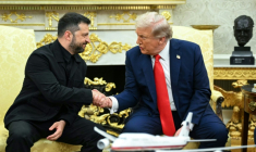 Le président ukrainien Volodymyr Zelensky et le président américain Donald Trump dans le Bureau ovale à Washington, le 18 août 2025 ( AFP / Mandel NGAN )