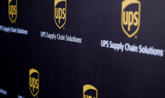 Les logos d'UPS lors de la cérémonie d'inauguration du nouveau centre logistique de l'entreprise à Taoyuan