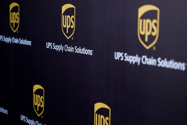Les logos d'UPS lors de la cérémonie d'inauguration du nouveau centre logistique de l'entreprise à Taoyuan