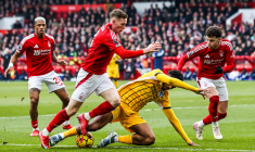 Nottingham jette Brighton à la mer