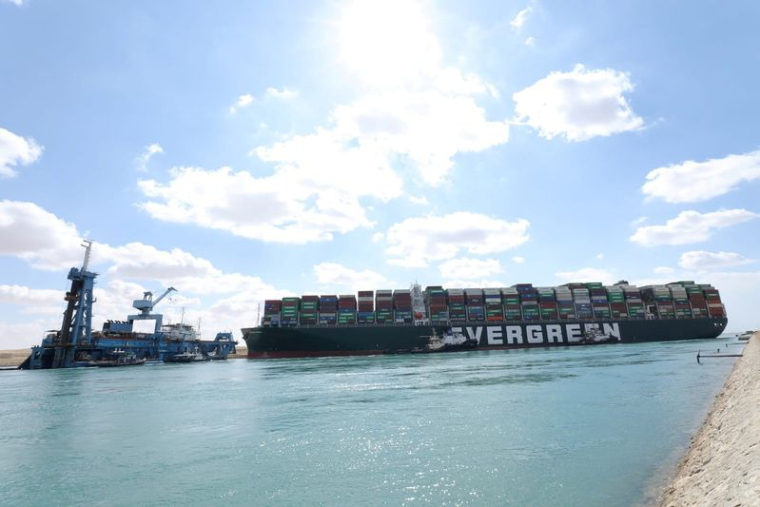 LA SOCIÉTÉ DE SAUVETAGE ESPÈRE DÉGAGER LE CANAL DE SUEZ EN DÉBUT DE SEMAINE