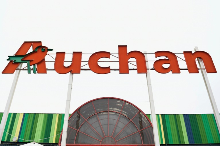 en difficulté, Auchan prévoit de basculer sous bannière Intermarché et Netto en franchise ses quelque 300 supermarchés ( AFP / Jean-Christophe VERHAEGEN )