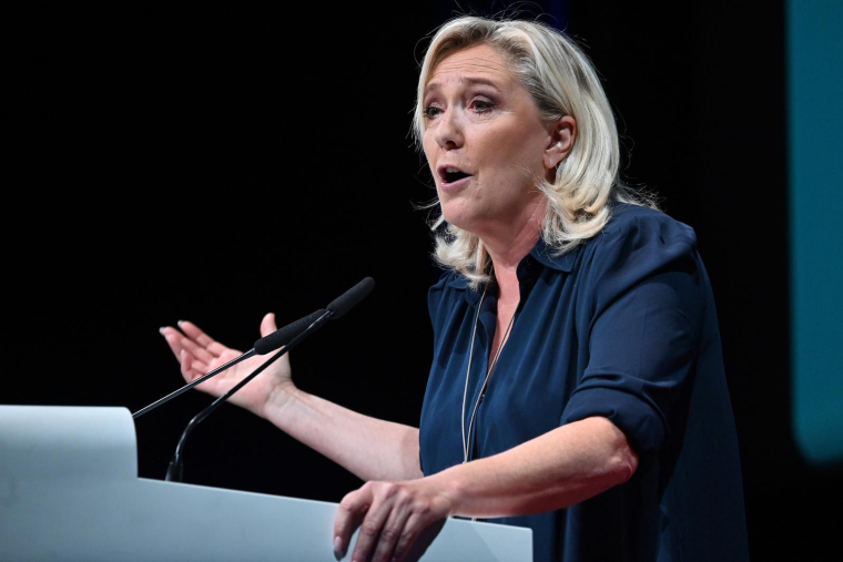 Marine Le Pen, à Agde, le samedi 18 septembre 2022 ( AFP / Pascal GUYOT )