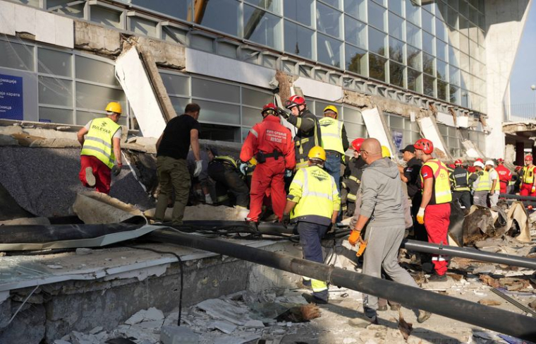 Plusieurs personnes tuées dans l'effondrement du toit d'une gare serbe
