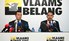 Le chef du RN, Jordan Bardella, aux côtés de Tom Van Grieken, à la tête du Vlaams Belang, à Bruxelles, le 11 juin 2026  ( AFP / Nicolas TUCAT )