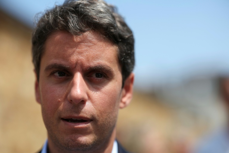 Le candidat à la présidentielle et patron de Renaissance Gabriel Attal lors d'une visite à Landerneau, dans l'ouest de la France, le 23 juillet 2026 ( AFP / FRED TANNEAU )