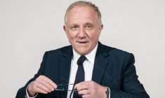 Le PDG de Kering François-Henri Pinault s'adresse à l'Assemblée générale de son groupe le 24 avril 2025 à Paris ( AFP / BERTRAND GUAY )