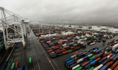 Vue de conteneurs sur le port du Havre le 21 janvier 2021 ( AFP / Sameer Al-DOUMY )