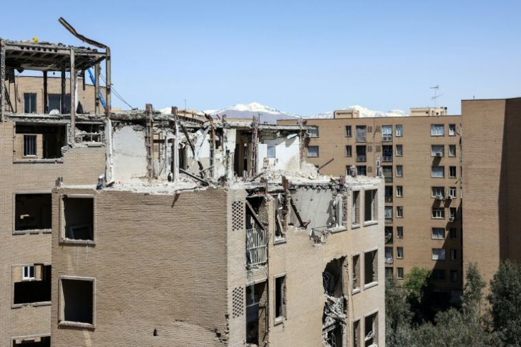 Un immeuble résidentiel de Téhéran endommagé par des frappes aériennes israélo-américaines, le 14 avril 2026 ( AFP / - )