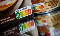 Un Nutri-Score sur des produits vendus dans un supermarché à Nantes, le 28 février 2023 ( AFP / LOIC VENANCE )
