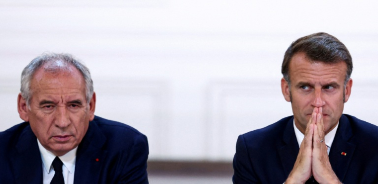 François Bayrou et le président Emmanuel Macron, le 12 juillet 2025 à l'Elysée, à Paris ( POOL / Tom Nicholson )