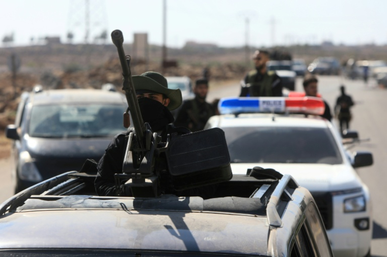Des forces de sécurité syriennes prennent position dans le secteur d'Al-Mazraah, dans le sud de la Syrie, le 14 juillet 2025 ( AFP / Bakr ALkasem )