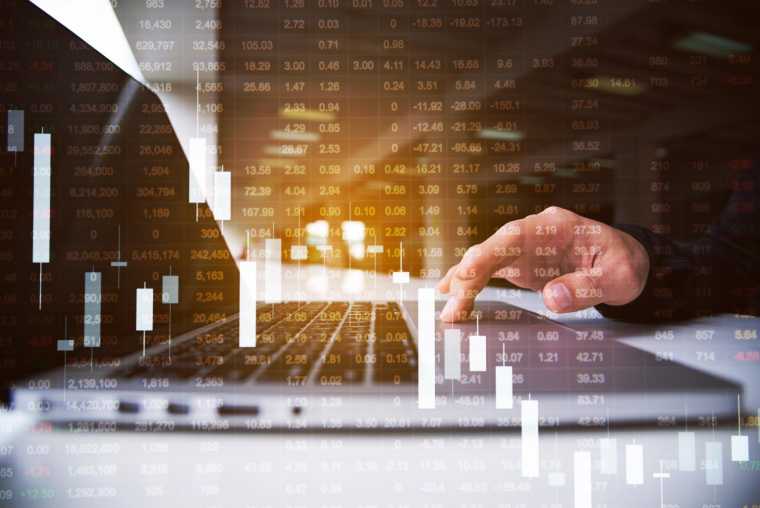 Opérer sur les CFD génère des frais de plusieurs sortes crédit photo : Zixp/Shutterstock / Zixp