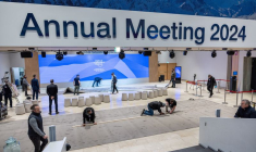 Le personnel prépare le Centre de Congrès avant la réunion annuelle du Forum économique mondial (WEF) à Davos