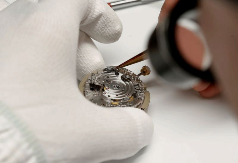 RICHEMONT: BAISSE DE 67% DU BÉNÉFICE ANNUEL, PÉNALISÉ PAR LA CRISE DU CORONAVIRUS