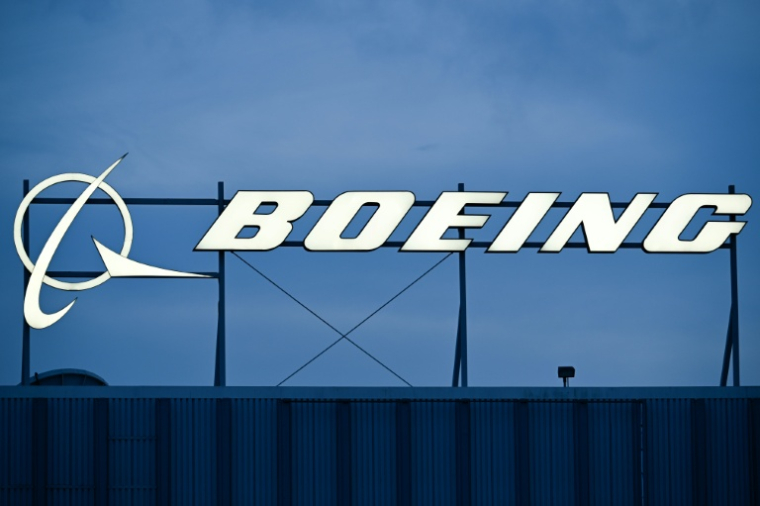Logo de Boeing devant ses bureaux à El Segundo, en Californie, le 18 janvier 2024 ( AFP / Patrick T. Fallon )