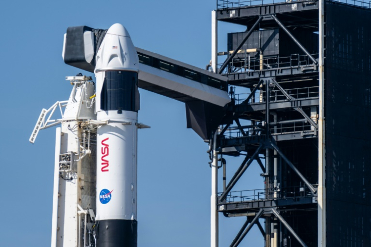 La fusée Falcon 9 et la capsule Dragon de SpaceX avant un lancement au centre spatial Kennedy de la Nasa, le 14 mars 2025 à Cap Canaveral, en Floride ( Getty / Brandon Bell )
