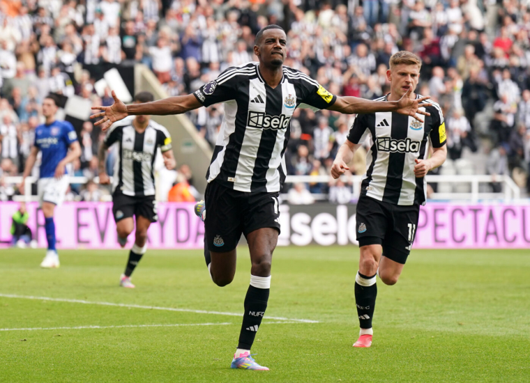 Newcastle remonte sur le podium, Ipswich Town officiellement relégué