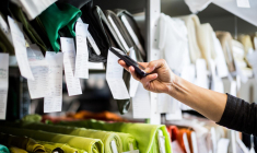 Plus l’écoscore est élevé, plus l’impact environnemental du vêtement est important. ( crédit photo : Getty Images )