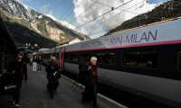 Le trafic ferroviaire entre Paris et Milan est interrompu au moins plusieurs jours, en raison d'une coulée de boue consécutive à de violents orages ( AFP / JEAN-PHILIPPE KSIAZEK )