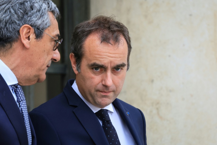 Le ministre du Commerce, Serge Papin et le Premier ministre, Sébastien Lecornu, au palais de l'Élysée à Paris le 20 mai 2026 ( AFP / Ludovic MARIN )