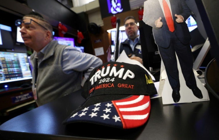 Des opérateurs de la Bourse de New York, le 18 juin 2025 ( AFP / TIMOTHY A. CLARY )