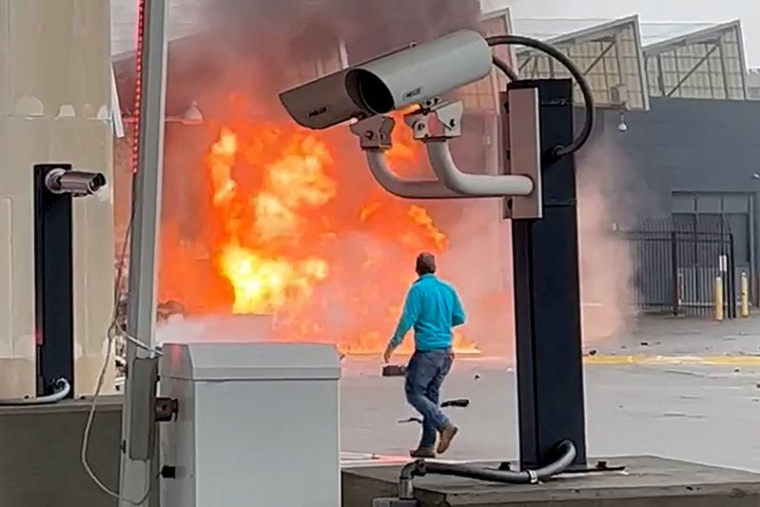 Explosion sur le pont Rainbow, à la frontière américano-canadienne