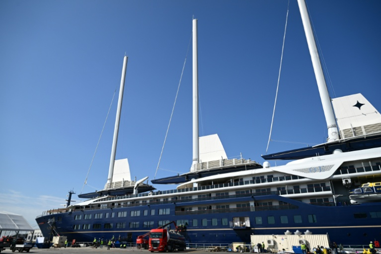 Le voilier Orient Express Corinthian, aux chantiers navals de l'Atlantique à Saint-Nazaire, le 28 avril 2026 en Loire-Atlantique ( AFP / Sebastien Salom-Gomis )