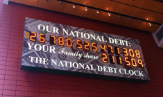 L'horloge de la dette aux Etats-Unis. (crédit : Michael Vi-stock.adobe.com)
