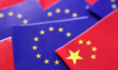 L'illustration montre les drapeaux de l'UE et de la Chine
