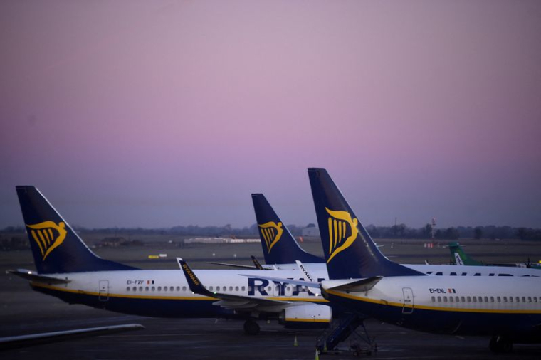 RYANAIR RÉDUIT SA PERTE ANNUELLE ET ENVISAGE UN RETOUR À UNE "RENTABILITÉ RAISONNABLE"