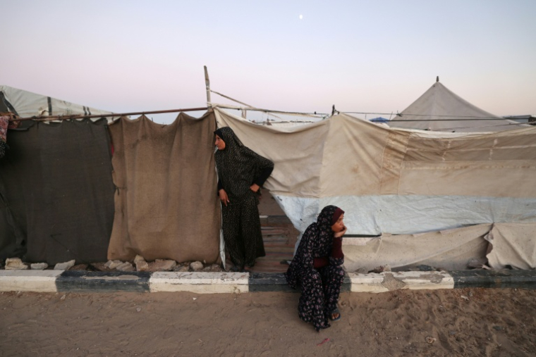 Des Palestiniennes déplacées au camp de Bureij, dans le centre de la bande de GAza, le 3 septembre 2025 ( AFP / Eyad BABA )