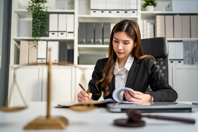 Le notaire accompagne les travailleurs non-salariés sur les volets juridique, fiscal et patrimonial, dans leur activité comme dans leur vie personnelle. ( crédit photo : Getty Images )