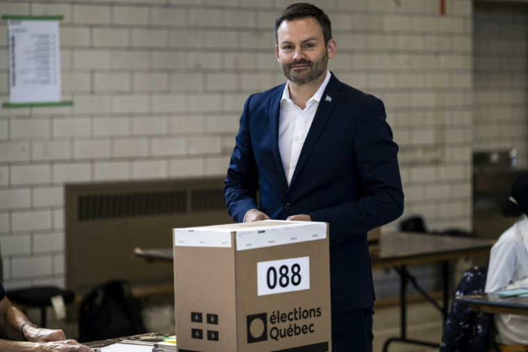 Le chef du Parti Québécois, Paul Saint Pierre Plamondon, vote le 5 octobre 2026 à Montréal lors d'un scrutin qui pourrait ouvrir la voie à un référendum sur l'indépendance du Québec ( AFP / ANDREJ IVANOV )