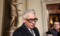 Cipollone, de la BCE, s'adresse aux médias à Rome