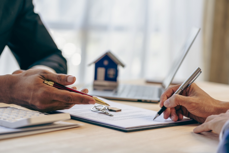 Attention à cette réforme concernant les plus-values à la revente de la résidence principale intégrée dans le projet de loi de finances pour 2026 (Crédits photo: © ArLawKa  - stock.adobe.com)