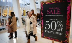 Des gens à New York font leurs achats pendant le Black Friday